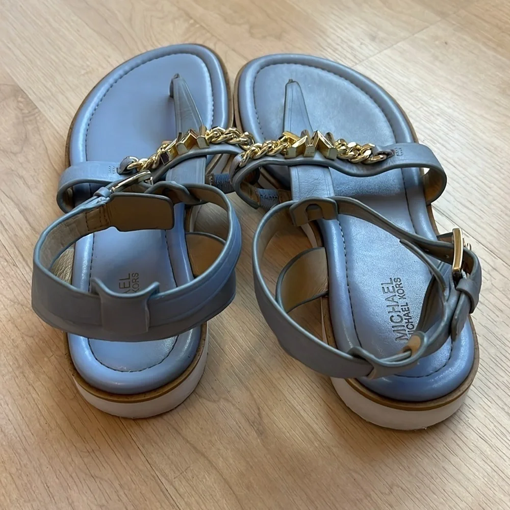 Michael Kors Farrow Thong Sandals Light Blue Size 7M Gladiator Chain Logo